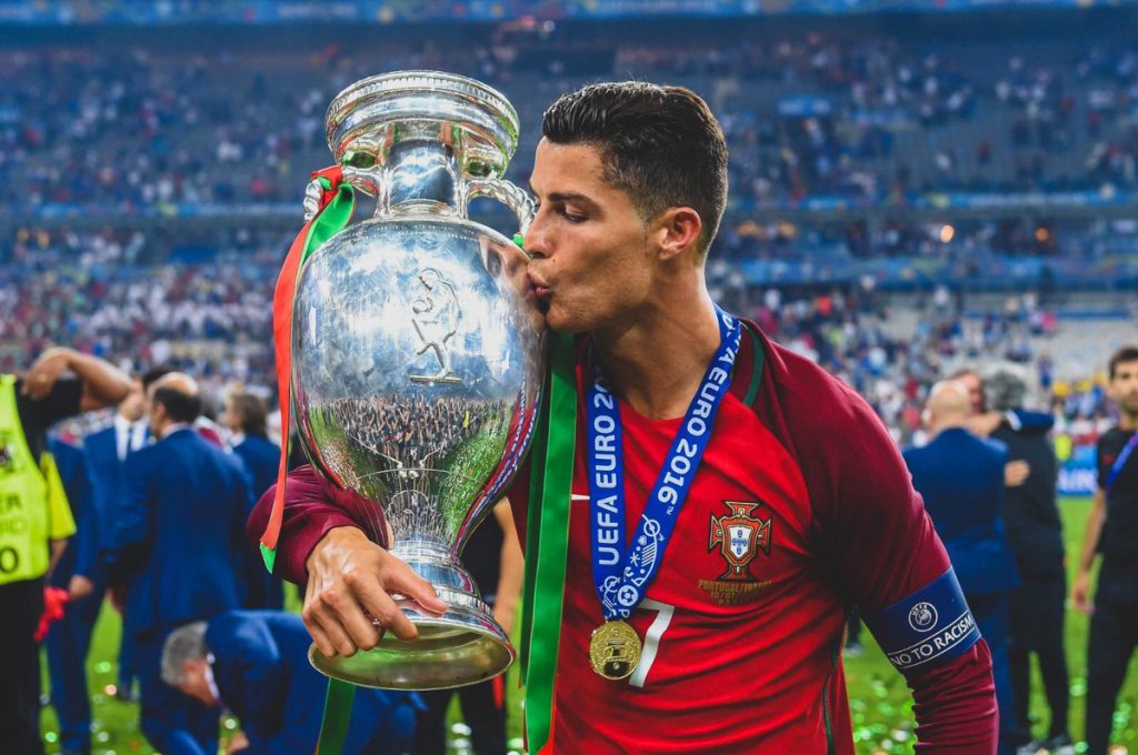 Ronaldo-vo-dich-EURO-may-lan-vao-nam-nao