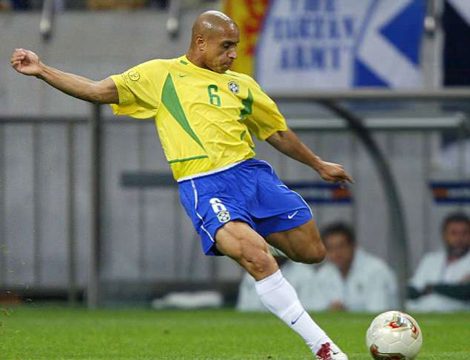 Hậu vệ trái đẳng cấp nhất bóng đá thế giới - Roberto Carlos