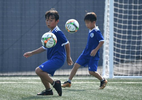 Son đã phát triển bóng đá nước nhà bằng một học viện đào tạo trẻ 
