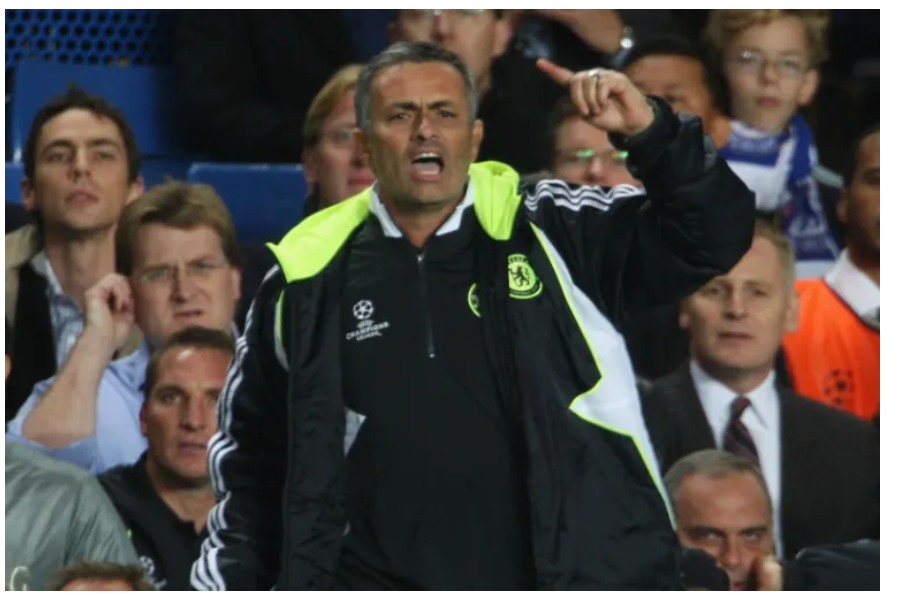 Jose Mourinho trong thời gian ở Chelsea FC đã sử dụng đội hình 4-5-1
